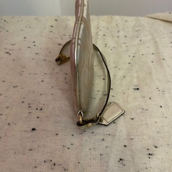 Coach Signature Applique Khaki/Blue/Raspberry Wristlet - Picture 5 of 8